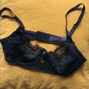 3 for $12! 💕 Fredricks of Hollywood V Sexy bra